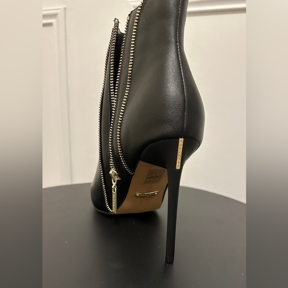 Brand new Marciano Sexy black booties for Spring - Picture 3 of 7